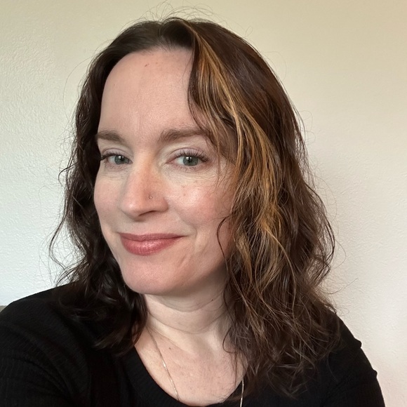 Meet your Posher, Nichole - Picture 1 of 10